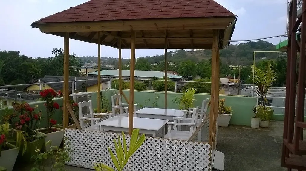 מונטגו ביי Norman'S Court Resort & Sky Restaurant Club מלון