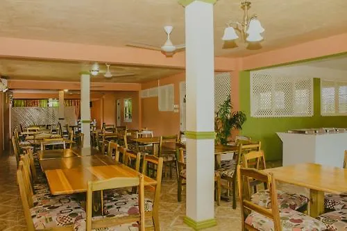 Norman'S Court Resort & Sky Restaurant Club Montego Bay